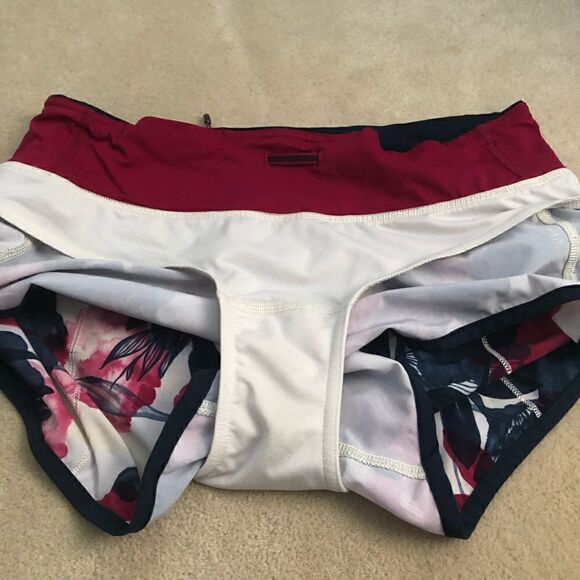 Lululemon Run: Speed Short
Inky Floral Ghost Inkwell Bumble Berry / Inkwell - Picture 14 of 15